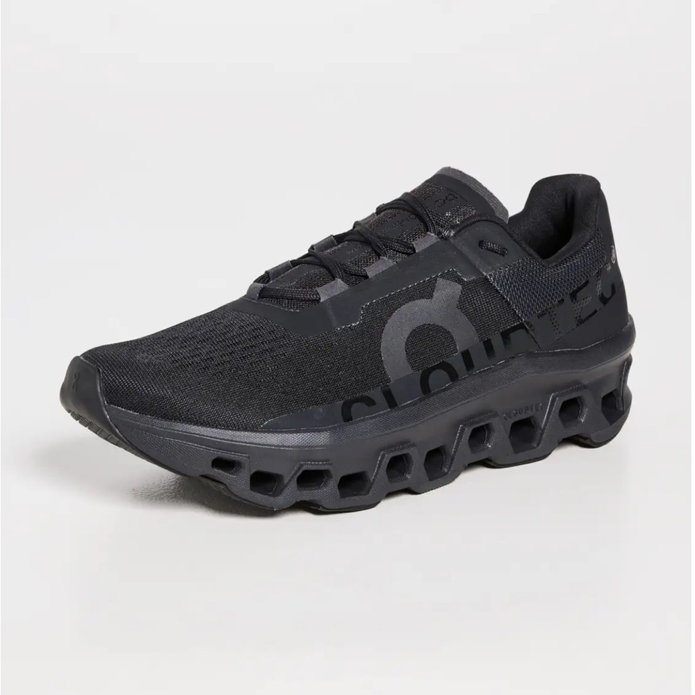 NWOT ON CLOUDMONSTER Mens Sneakers